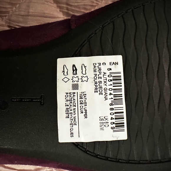 Clark’s “Charlie” Purple Suede Flats - Picture 6 of 6